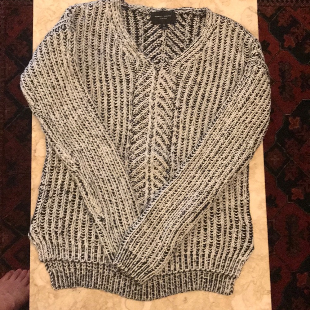 Francesca’s Romeo & Juliet Couture Sweater - Picture 1 of 2
